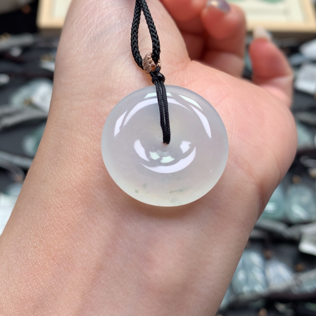 翡翠颈饰未镶嵌扣子