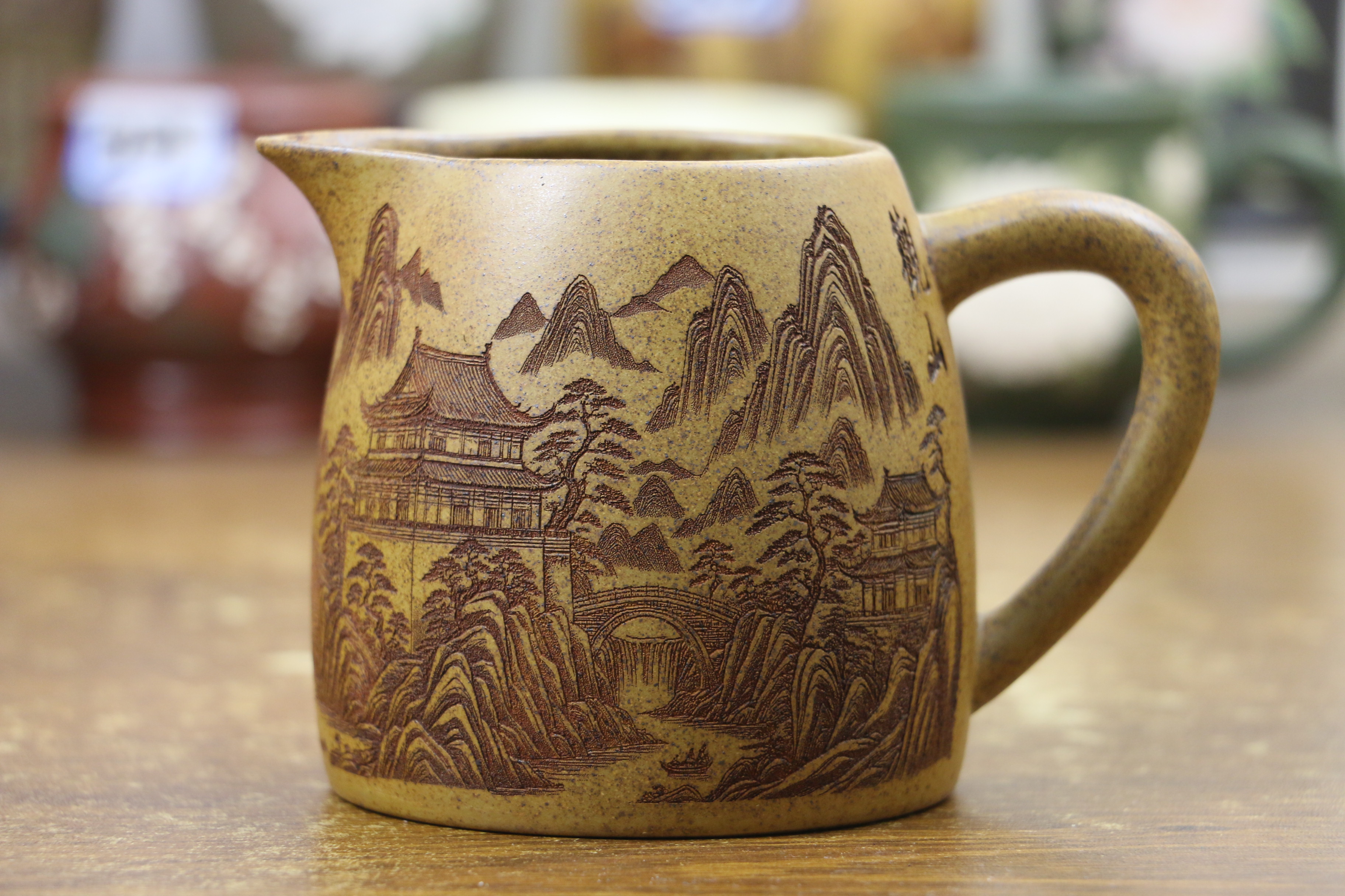 88宜兴黄金段泥刻绘观山紫砂公道杯容量260毫升