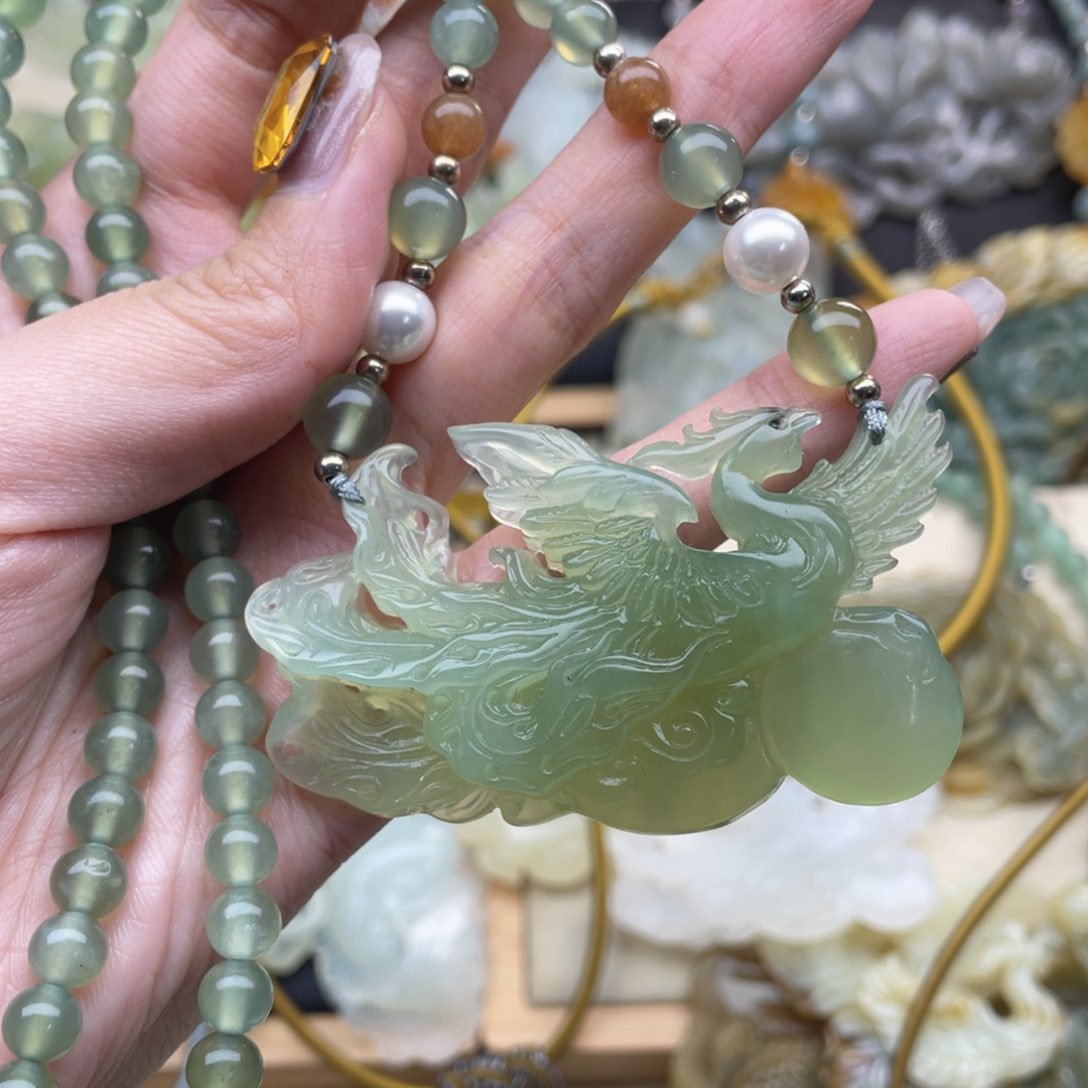 蛇纹石玉颈饰未镶嵌