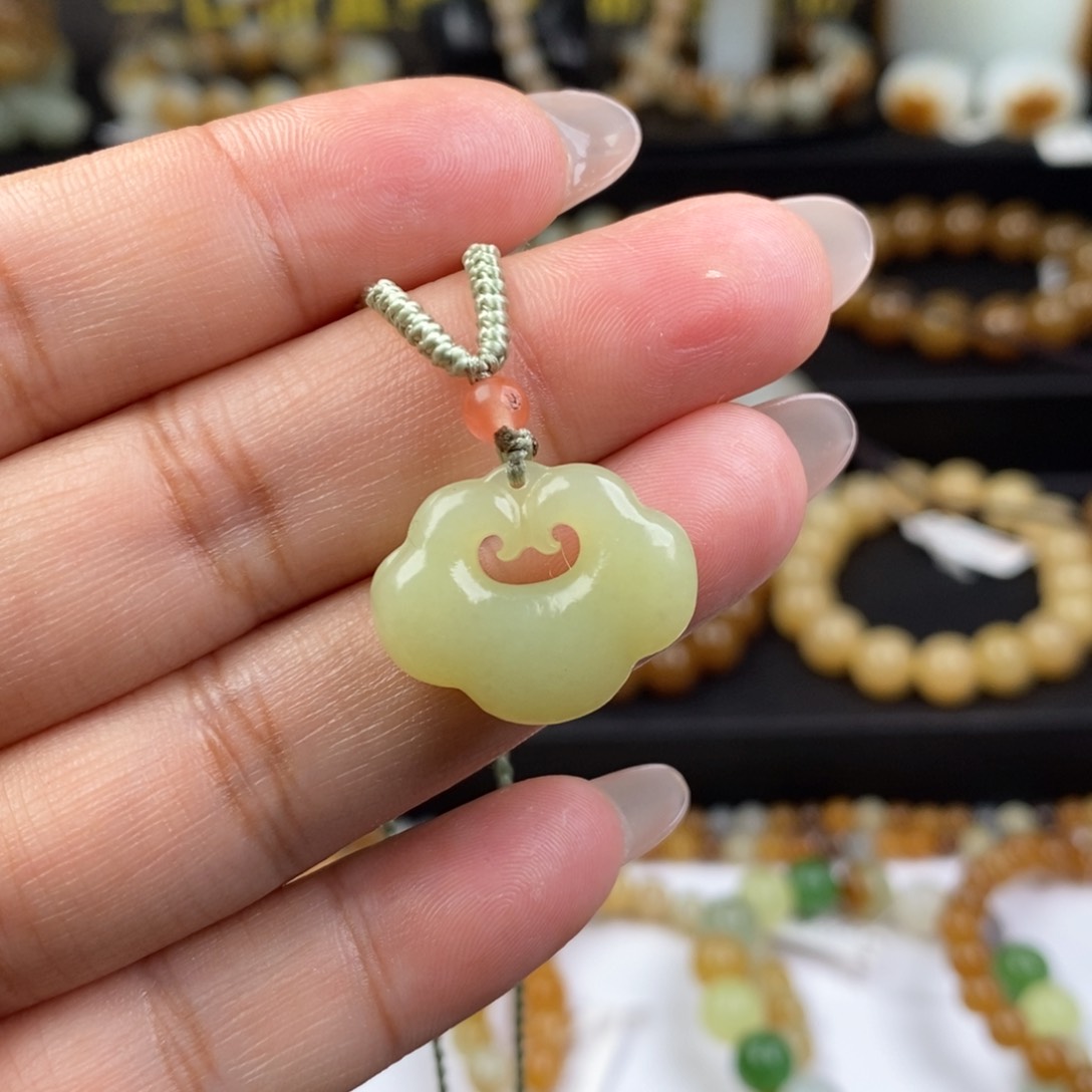 和田玉吊坠未镶嵌