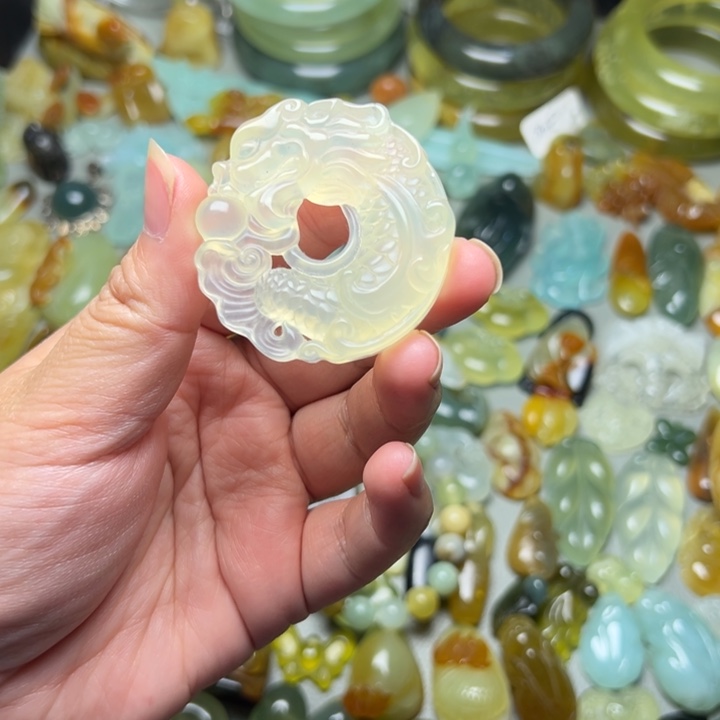 蛇纹石玉未镶嵌微瑕