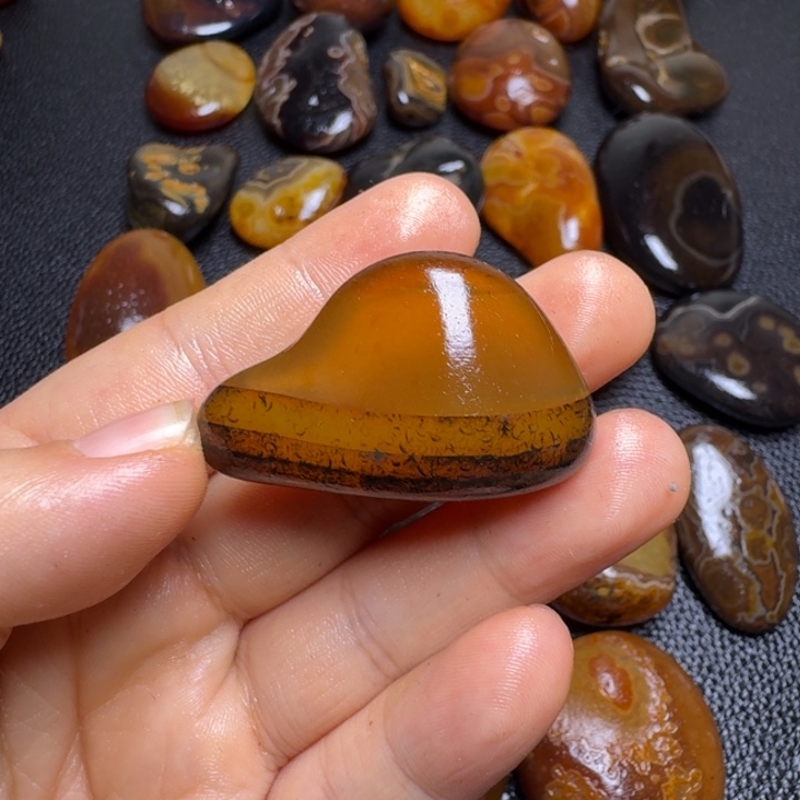 荞***石瓷片马达加斯加奇石手把件
