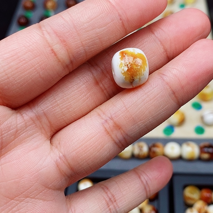 蜜蜡裸石未镶嵌杰***?蜜蜡