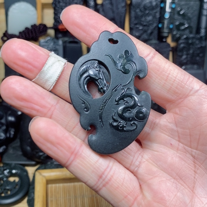 和田玉（青玉）颈饰未镶嵌