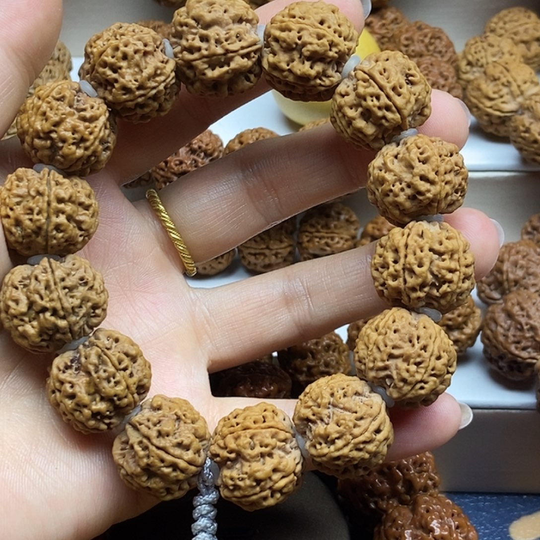 一***人金刚菩提吊坠深沟梅花