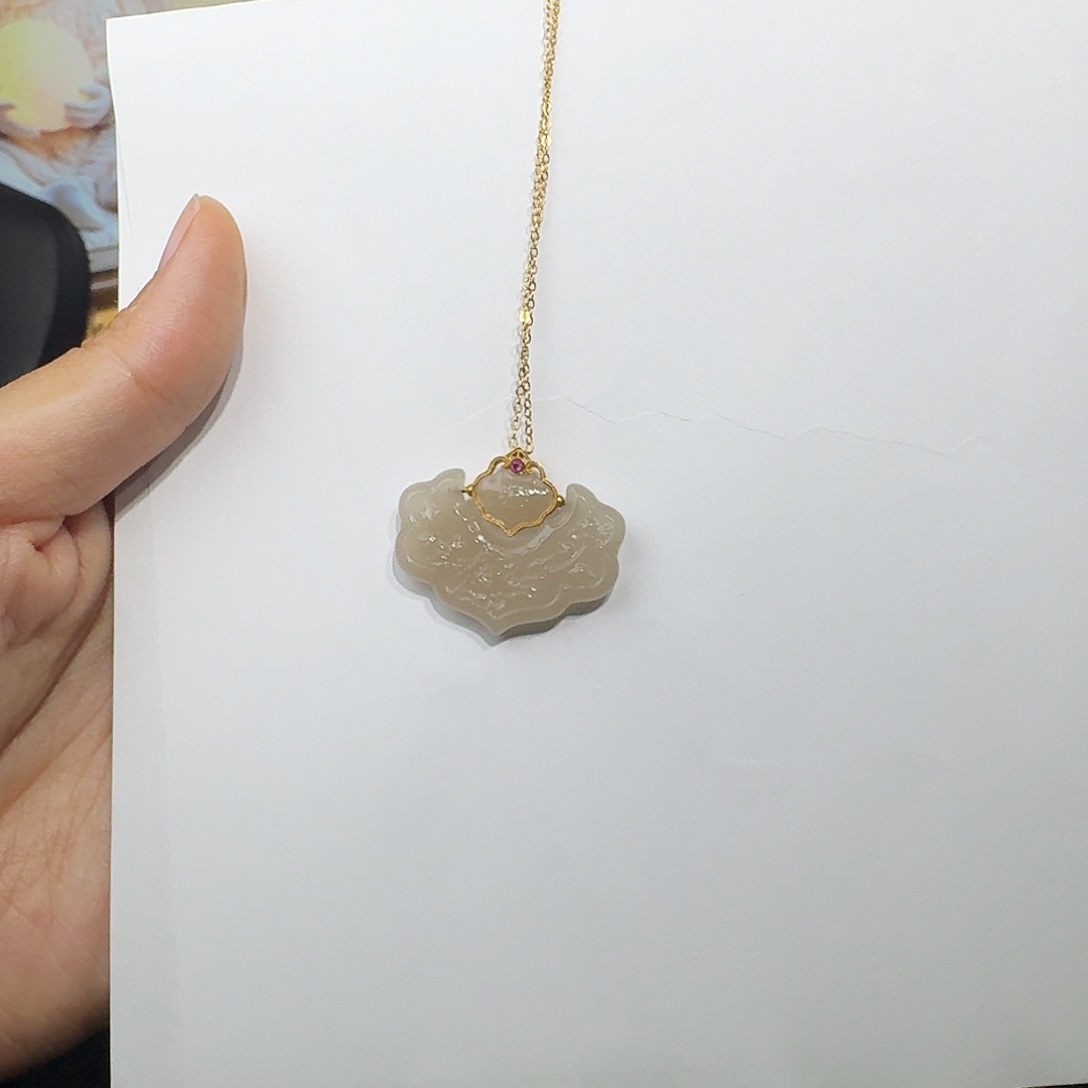 芝***）和田玉未镶嵌颈饰