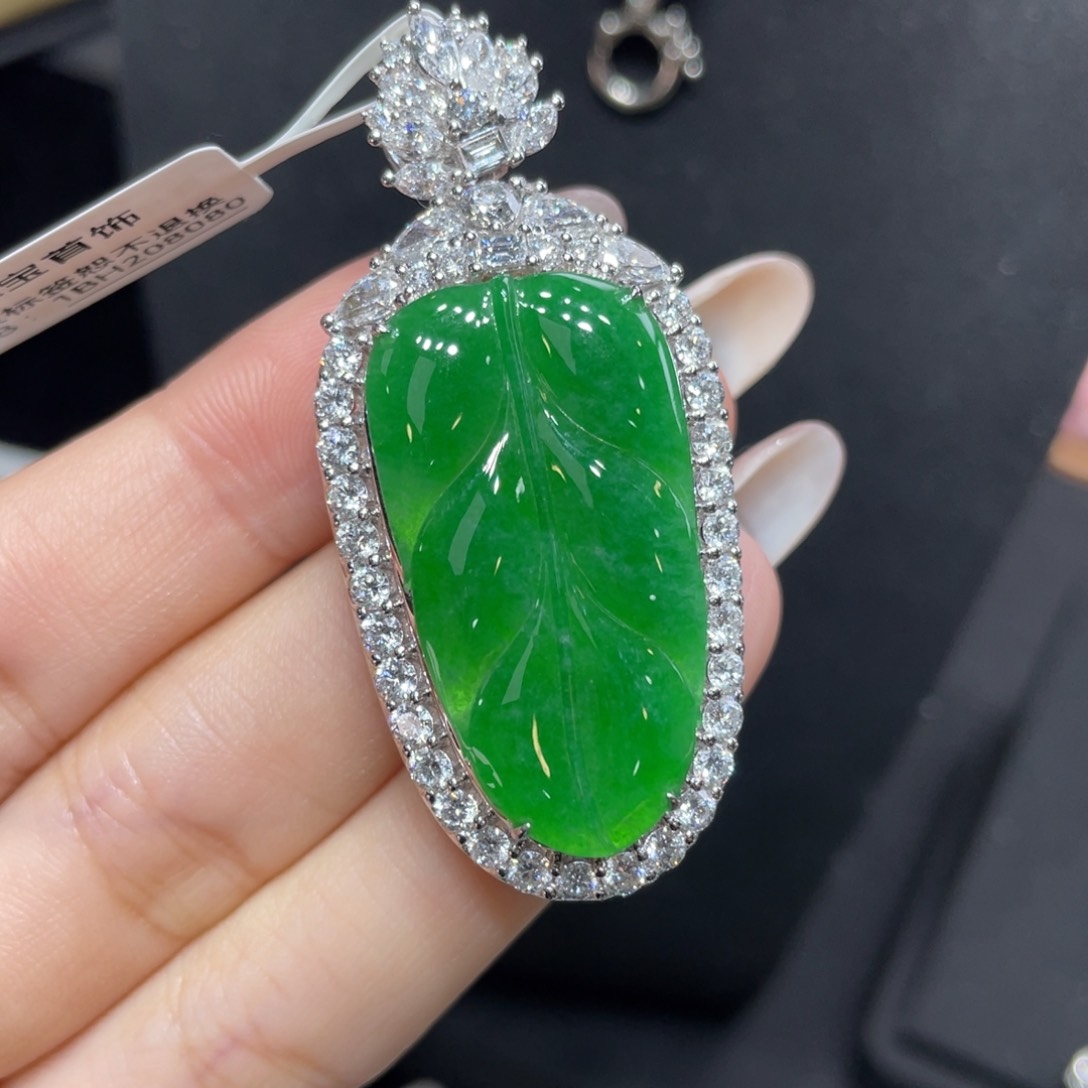 翡翠颈饰18K金镶嵌天然缅甸翡翠a货