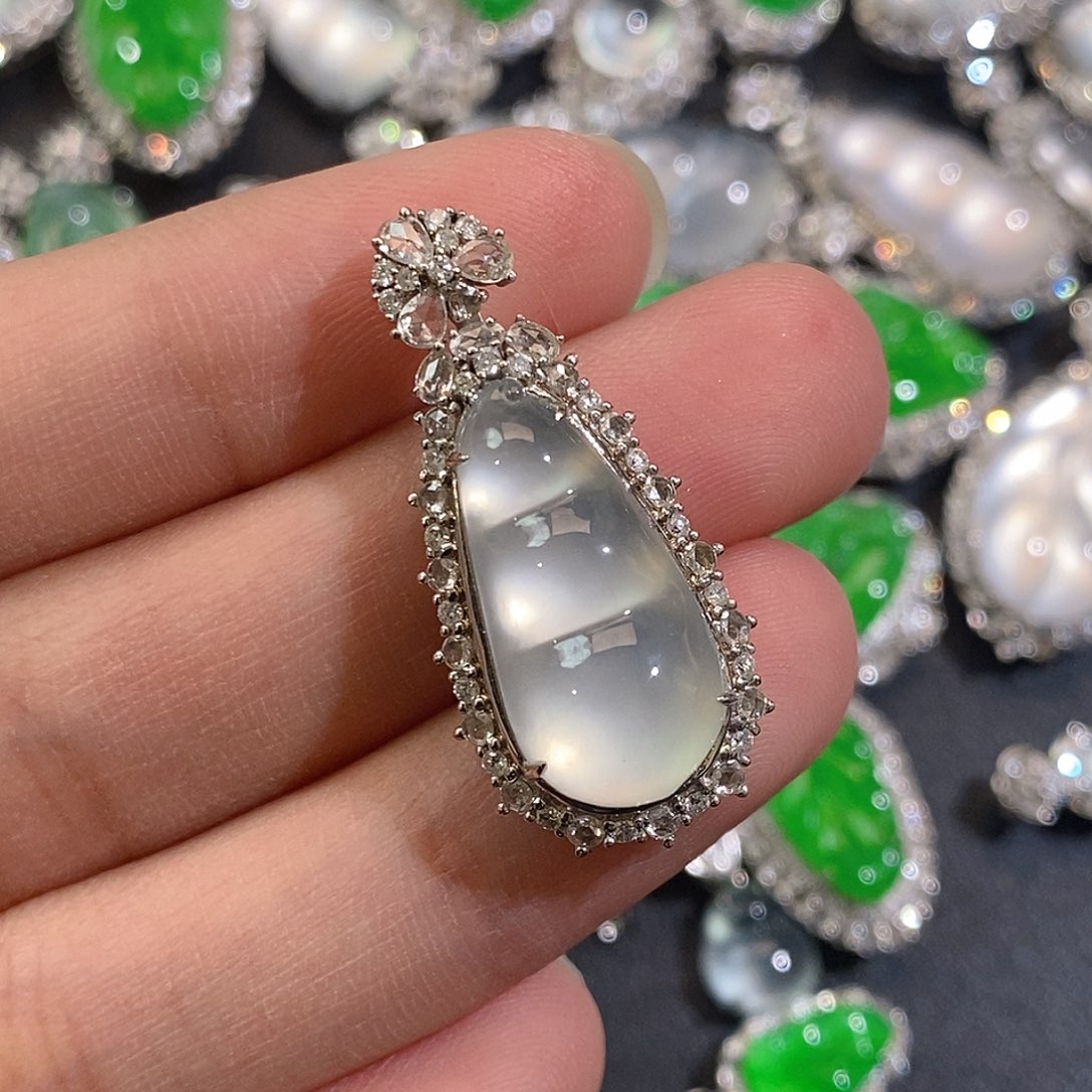 翡翠颈饰18K金镶嵌天然缅甸A货翡翠