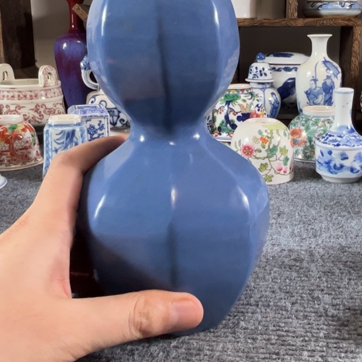 锅***號摆件瓷一个蓝色的小瓶子