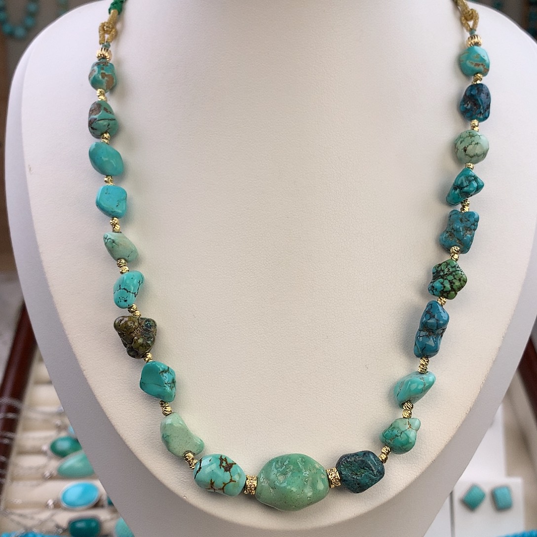 绿松石未镶嵌颈饰