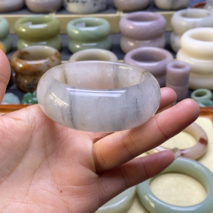 石英质玉未镶嵌手镯