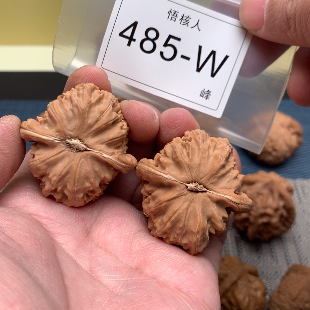 【闪购商品】文玩核桃吊坠奇****4三角白40