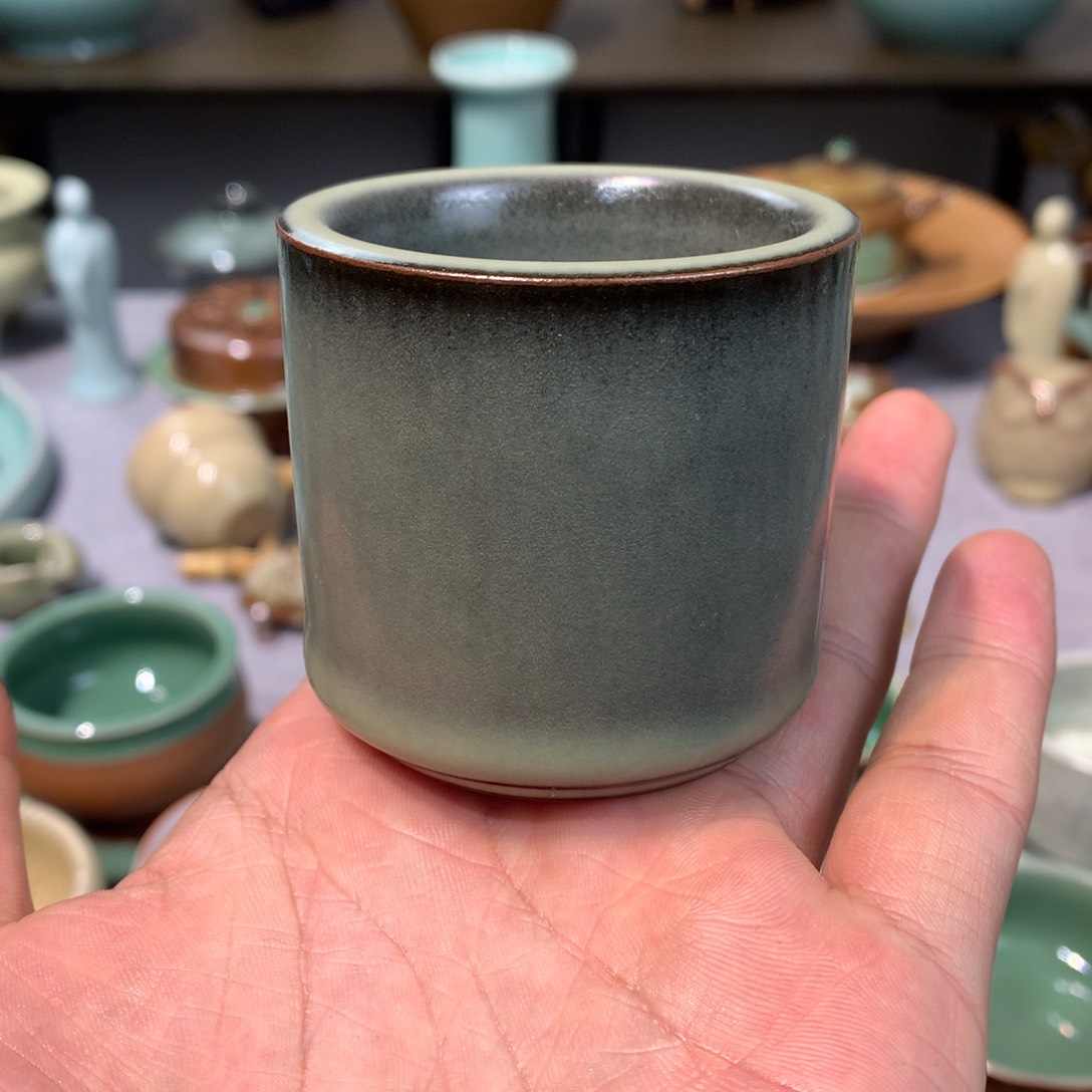 龙泉青瓷铁胎豆青