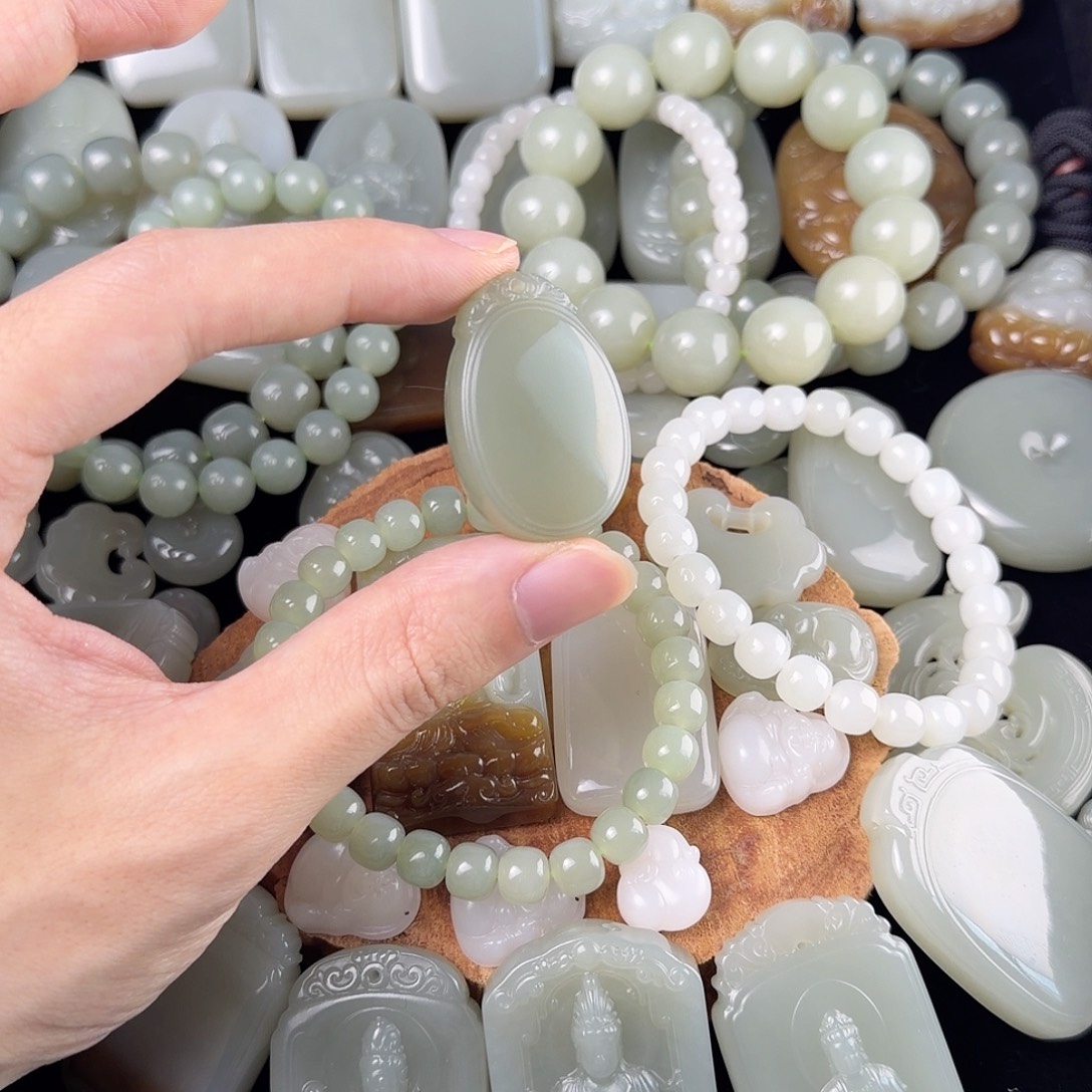 和田玉未镶嵌颈饰