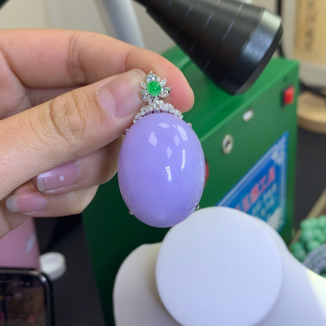 翡翠颈饰18K金镶嵌翡翠