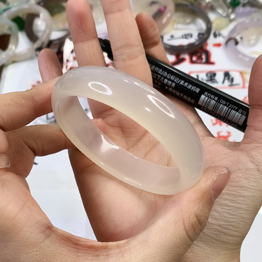 玛瑙/玉髓未镶嵌手镯A565。58.8圈