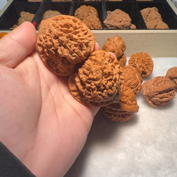 文玩核桃把件麒麟纹