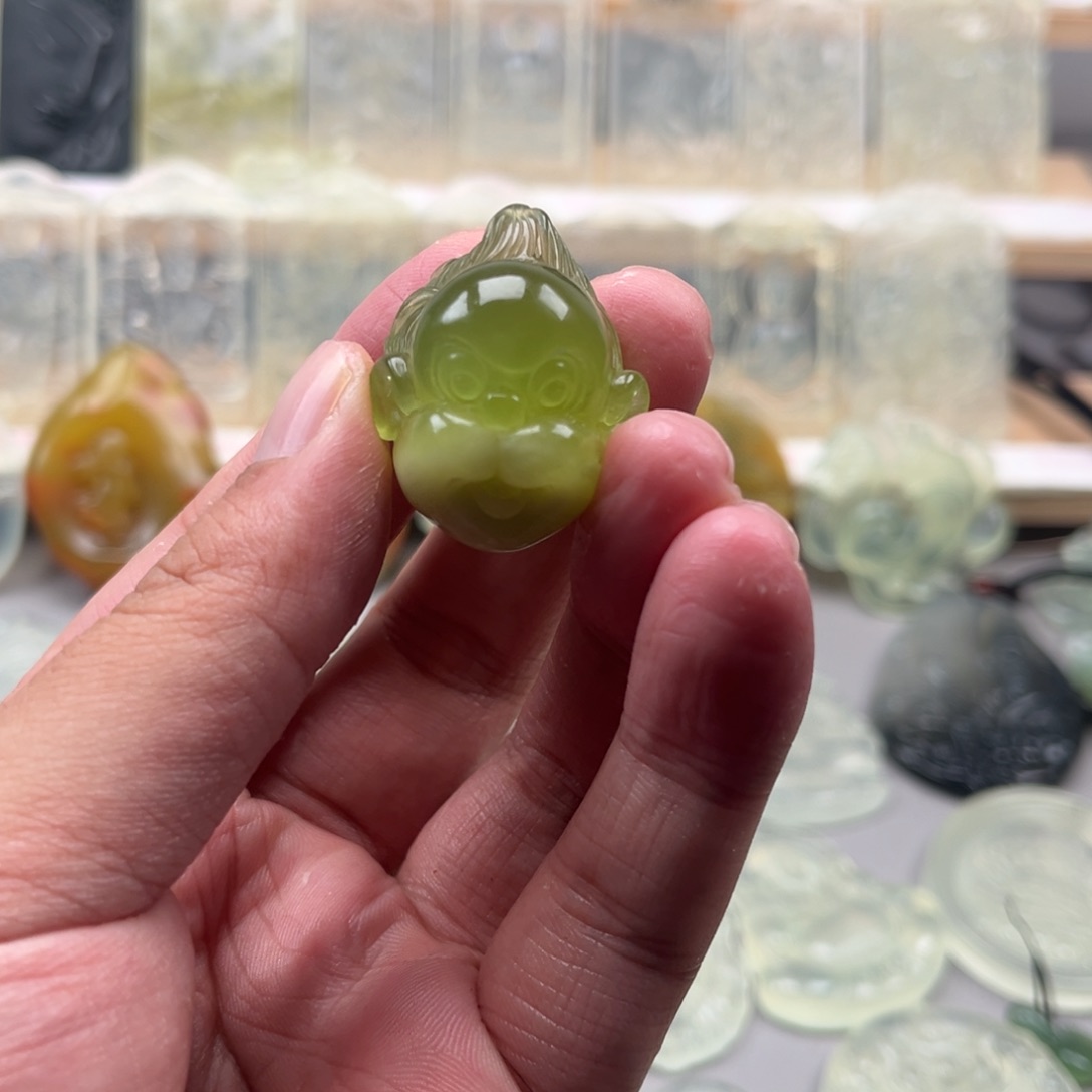 未镶嵌蛇纹石玉颈饰