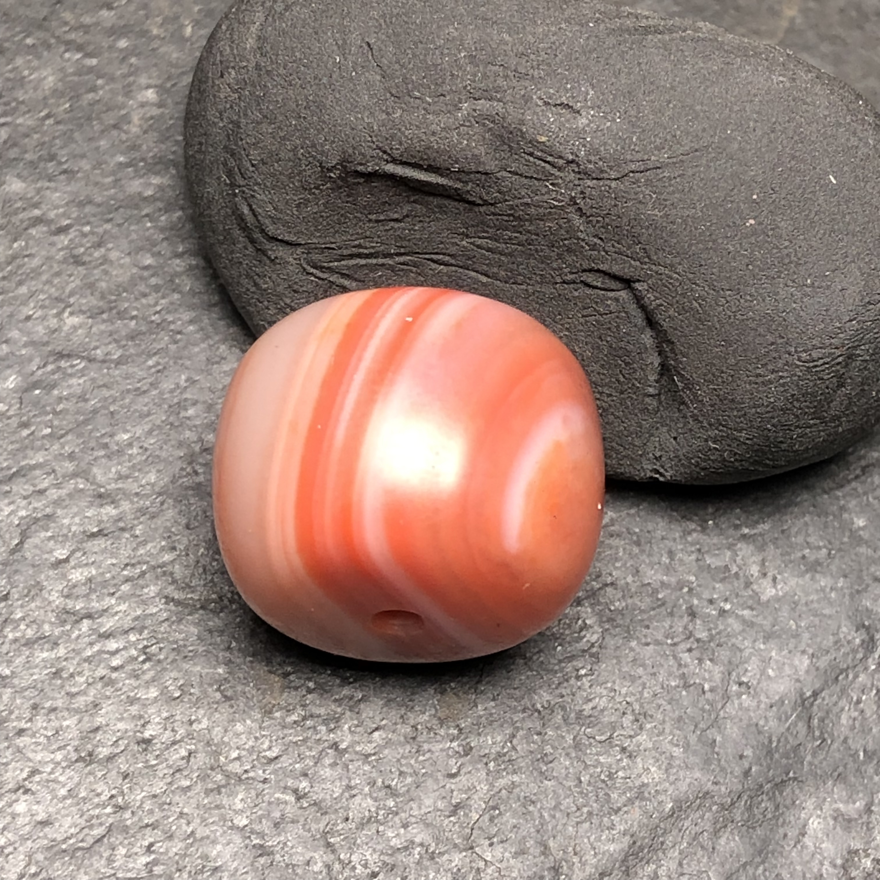 原矿川料南红玛瑙纯手工打磨尺寸17.6x13.8毫米