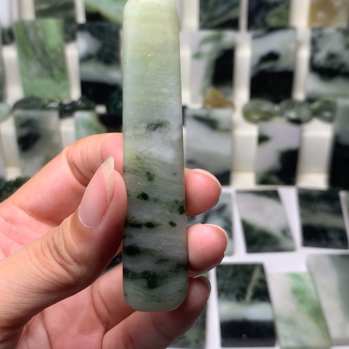 独山玉未镶嵌颈饰