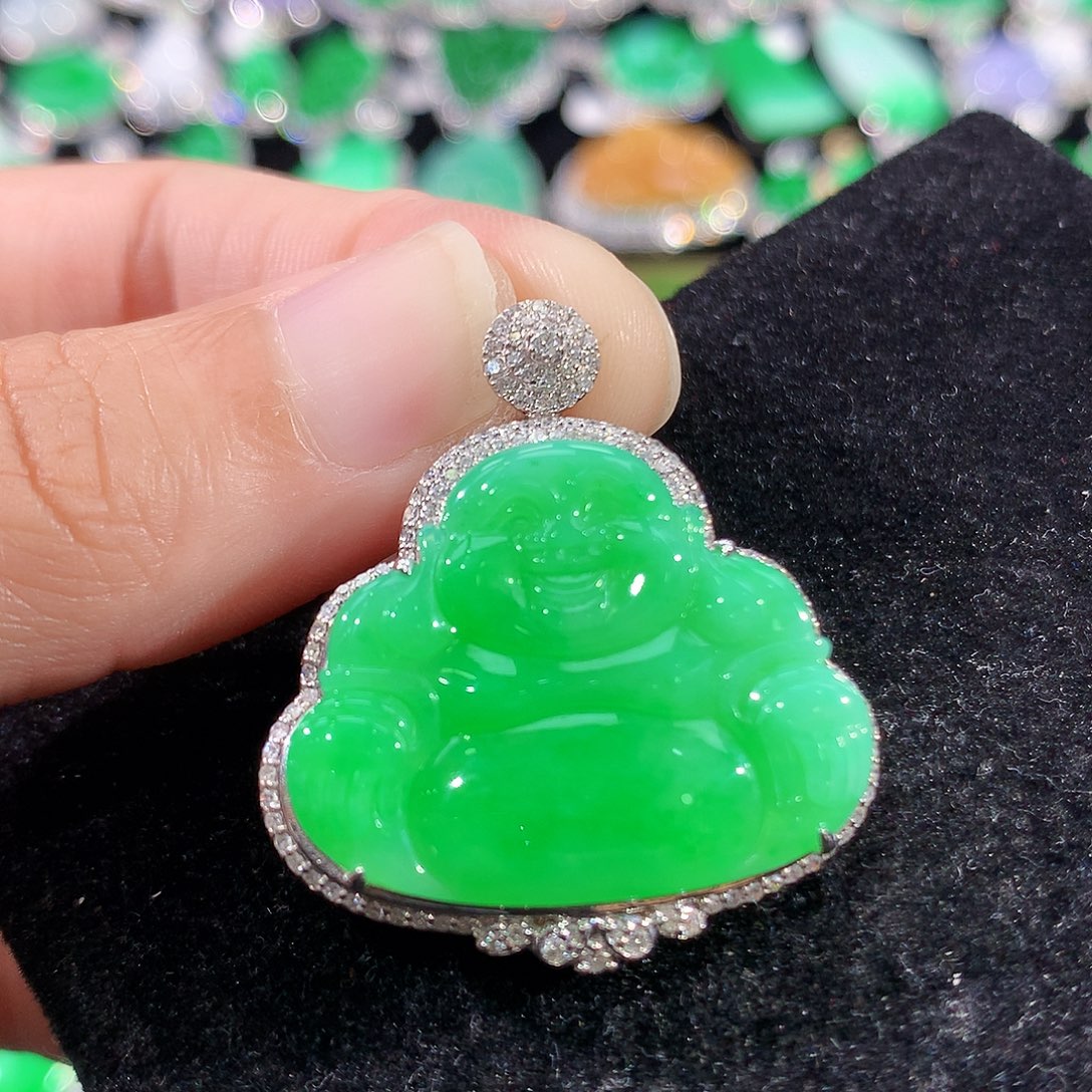 翡翠18K金镶嵌颈饰