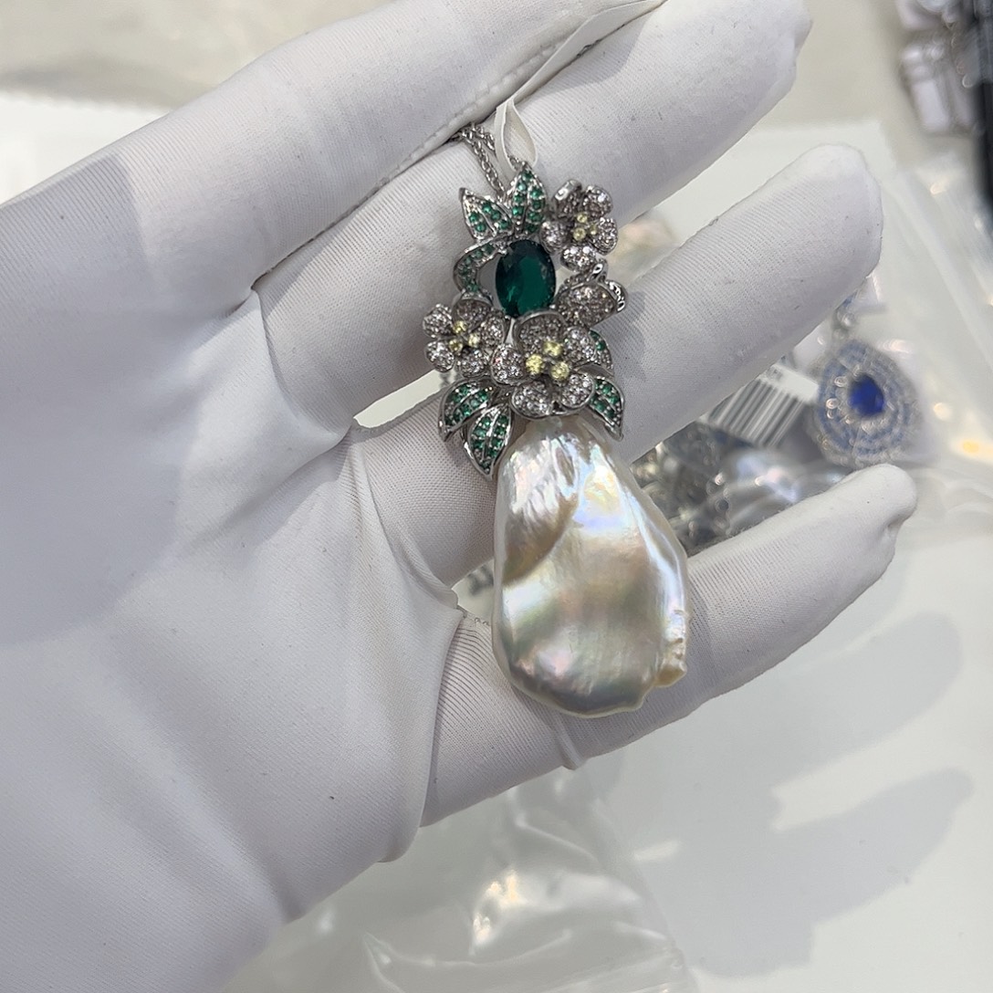 淡水珍珠合金耳饰