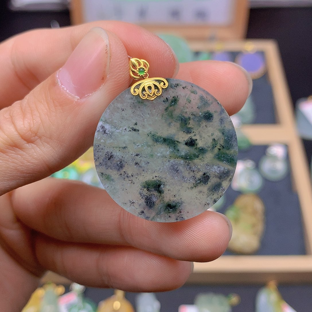 翡翠颈饰18K金镶嵌翡翠