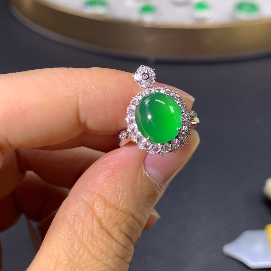 翡翠戒指18K金镶嵌翡翠