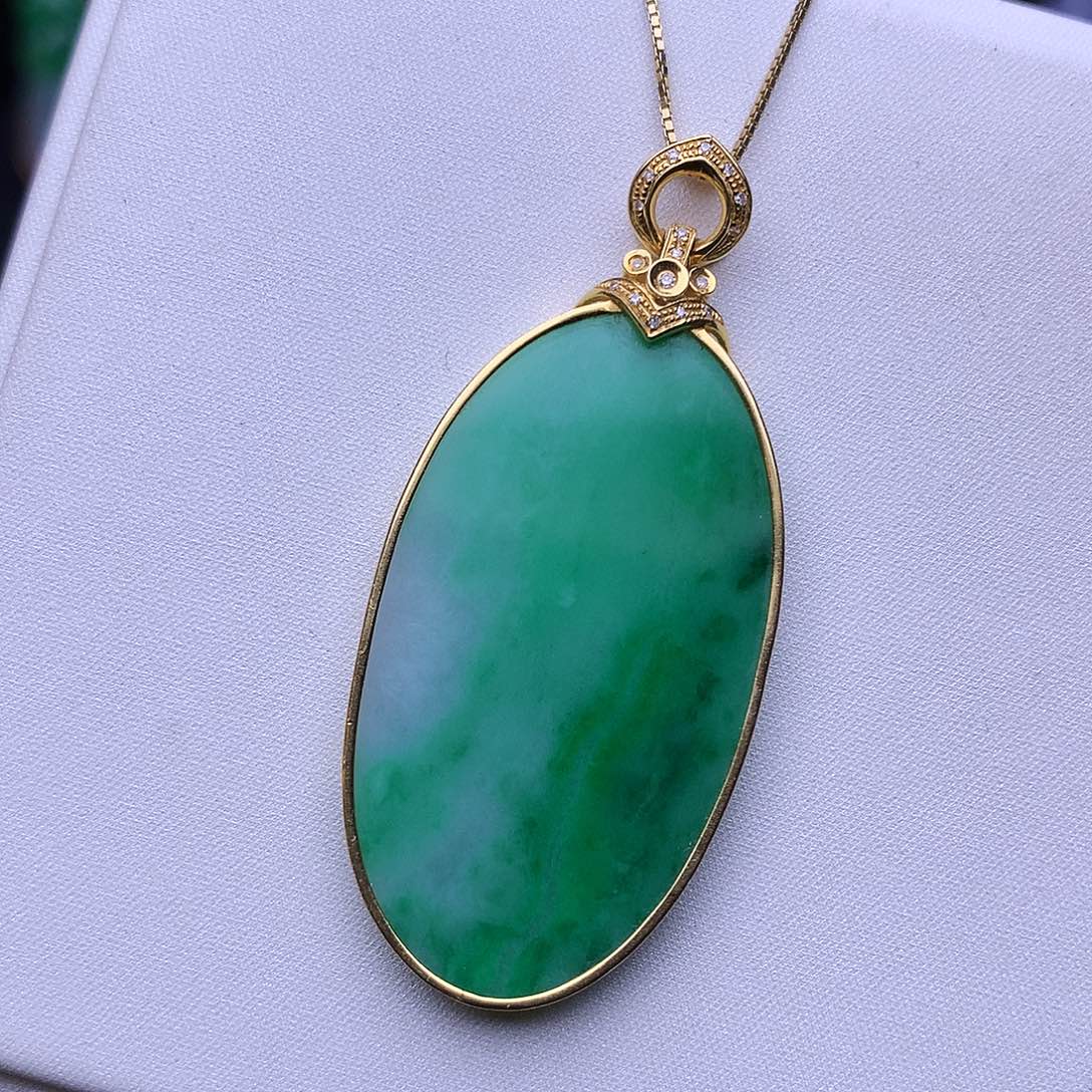 翡翠18K金镶嵌颈饰无事