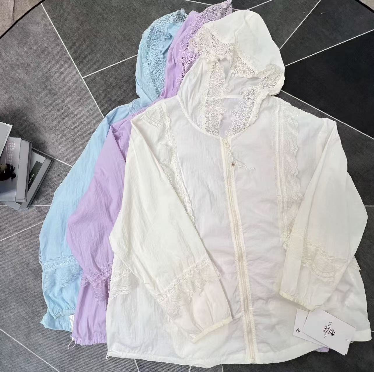 【流依涵】高品质设计师款蕾丝连帽防晒衣-68593