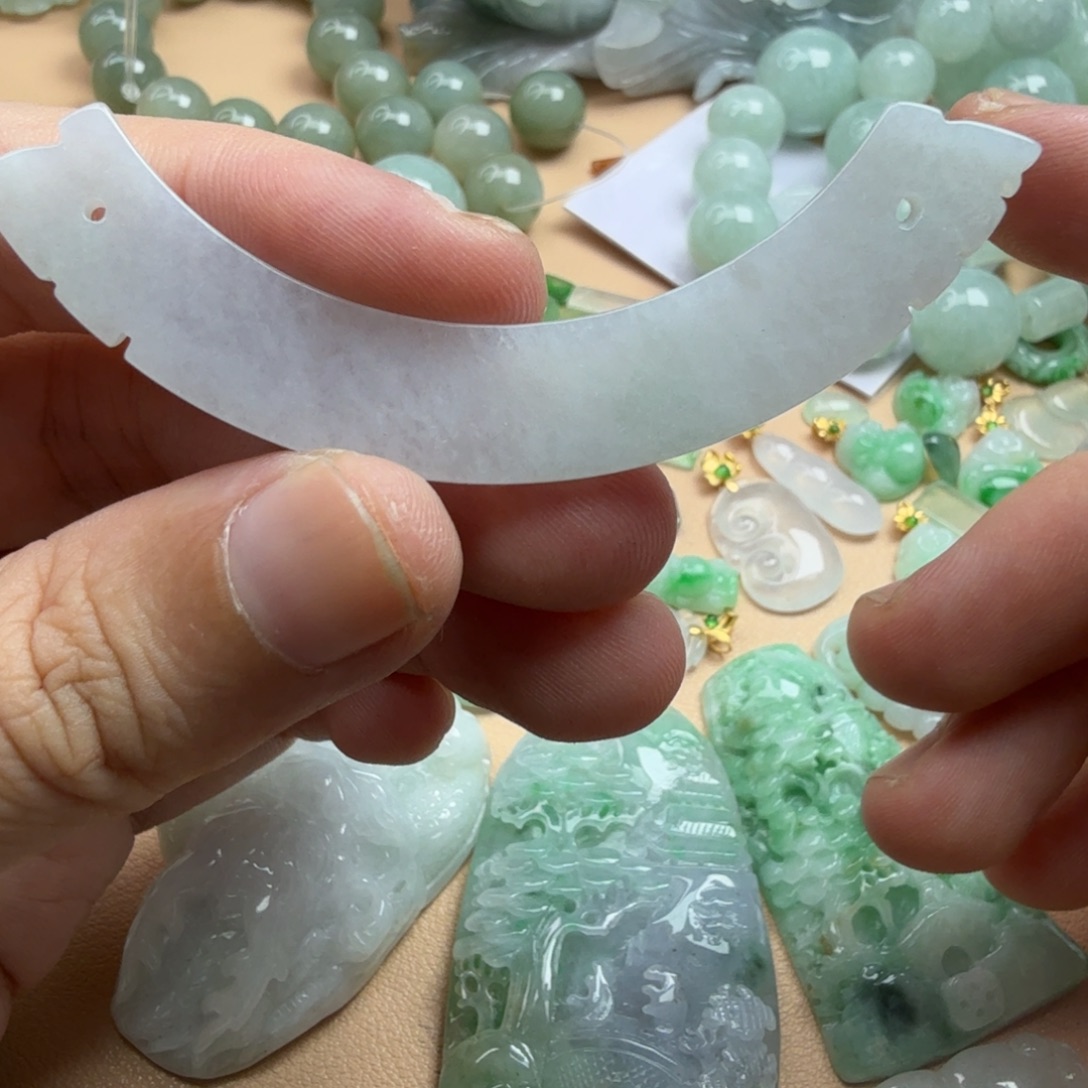 翡翠未镶嵌颈饰172