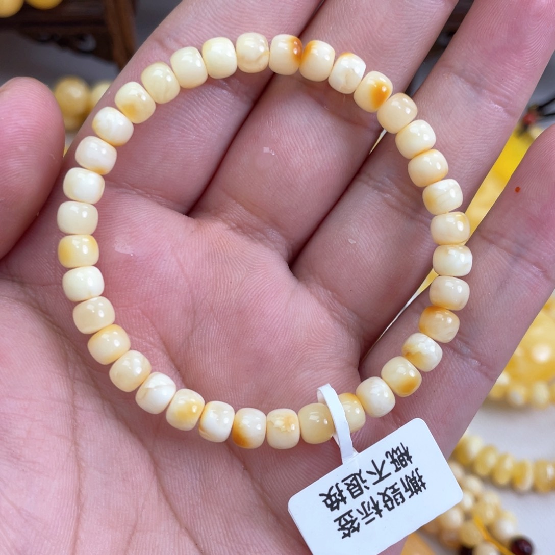 未镶嵌琥珀珠宝奇石