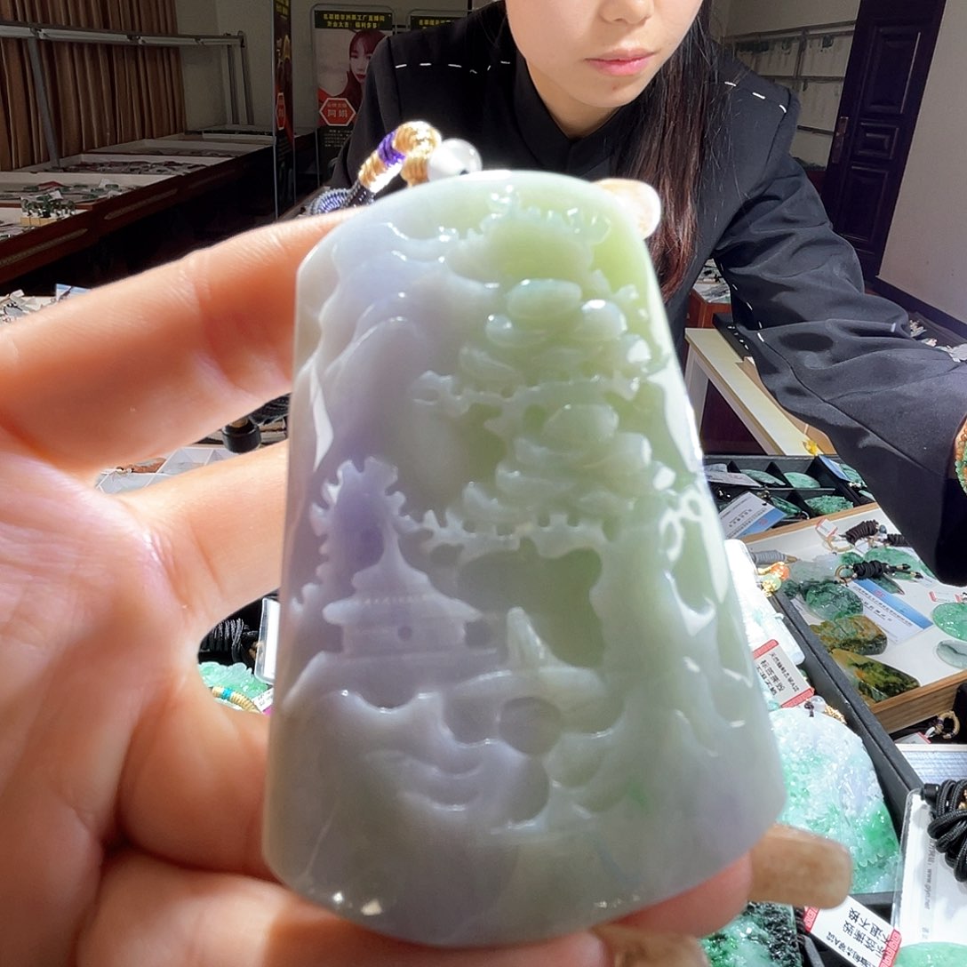 翡翠未镶嵌颈饰一
