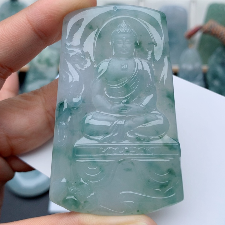 翡翠未镶嵌颈饰大日如来