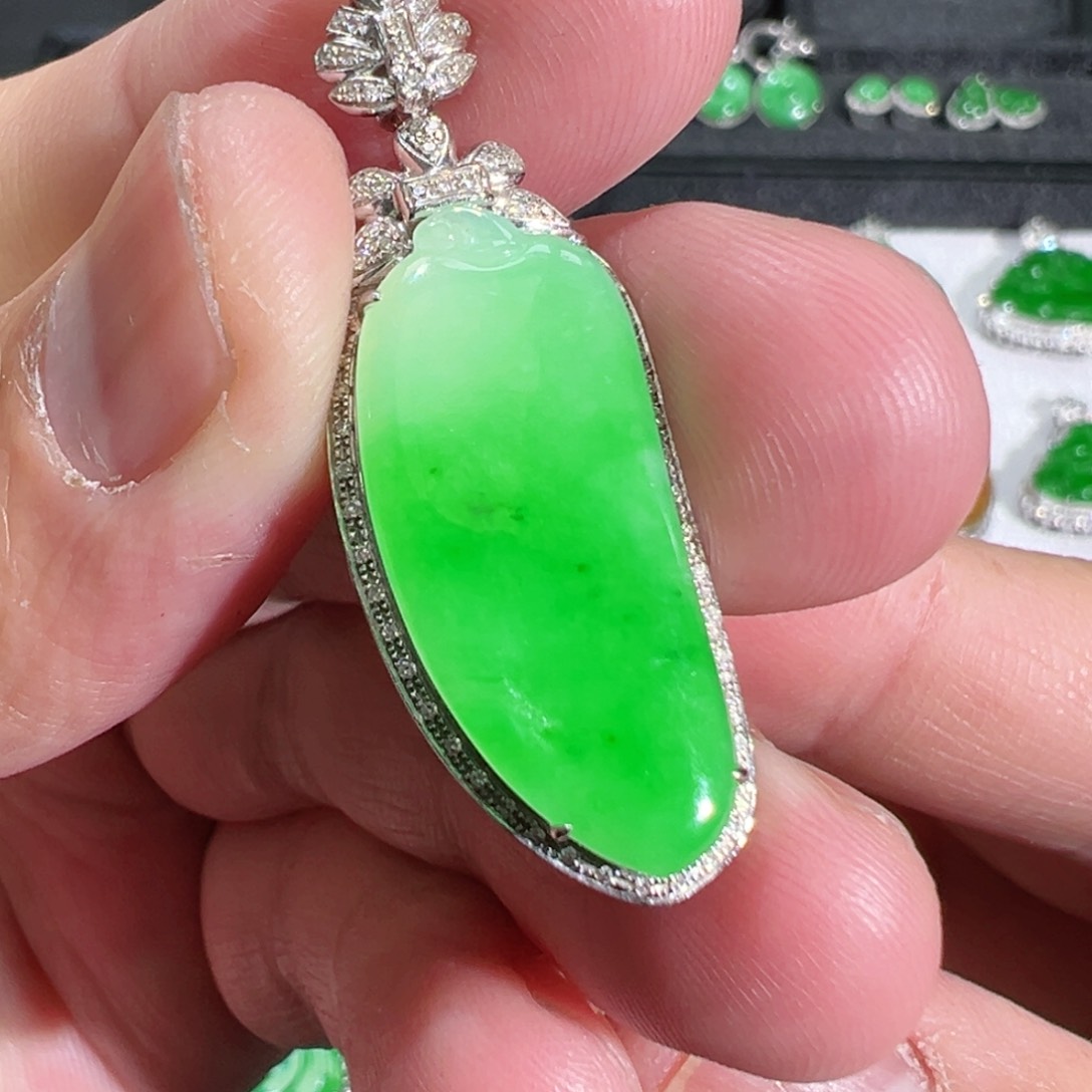 【闪购商品】翡翠吊坠(不含链)18K金镶嵌