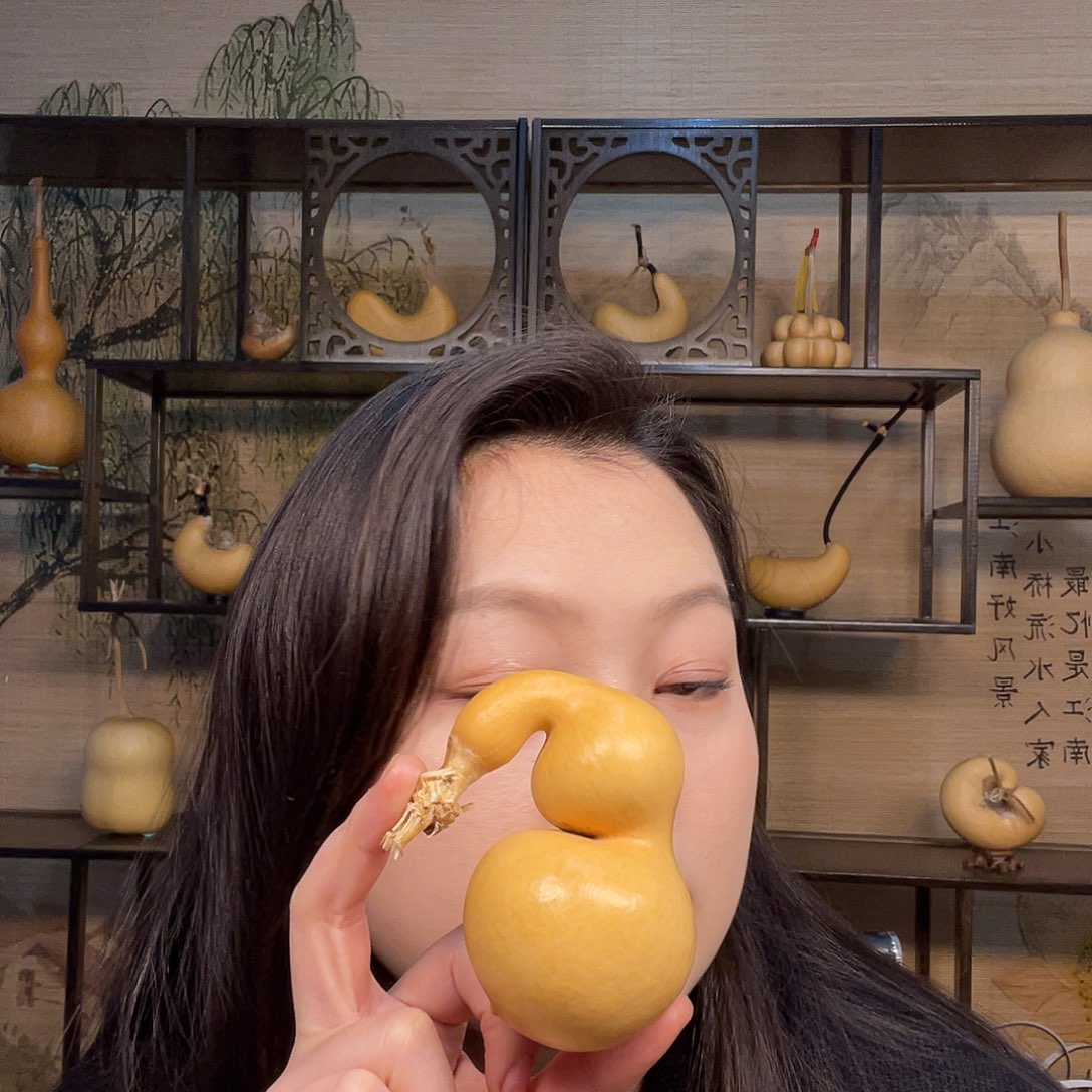 夜*手把蚂蚁弓背贴肚