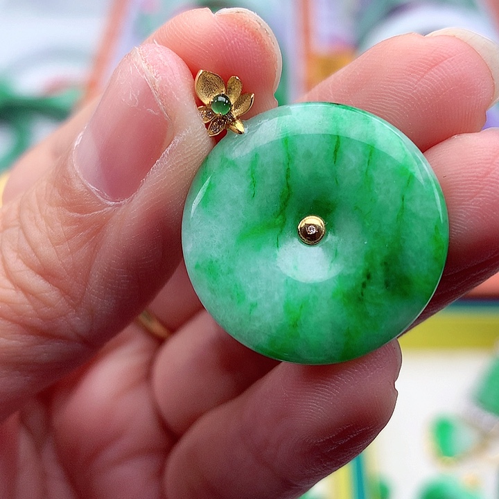 翡翠颈饰18K金镶嵌翡翠