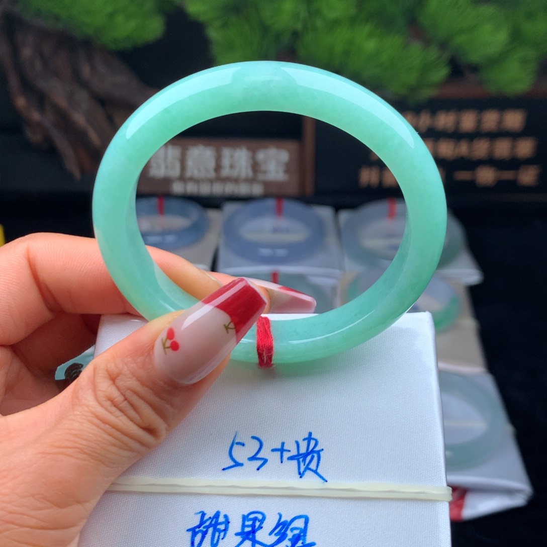 翡翠手镯未镶嵌手镯