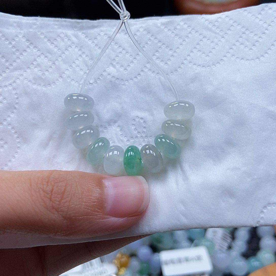 未镶嵌挂件翡翠?闪