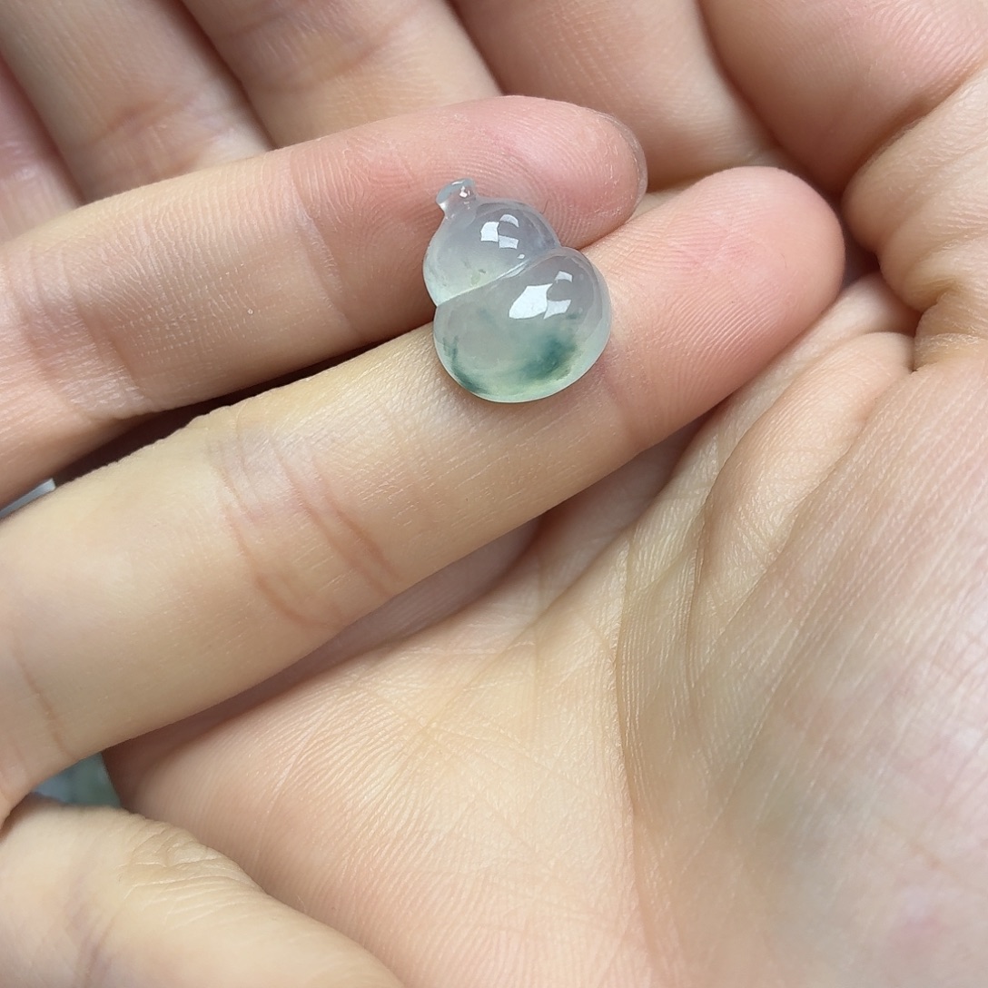 翡翠未镶嵌颈饰飘蓝花葫芦