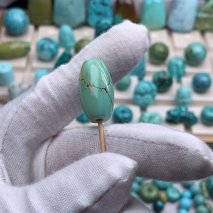 ****帽绿松石未镶嵌珠宝奇石