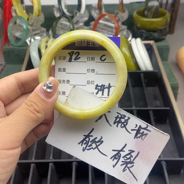 蛇纹石玉未镶嵌手镯