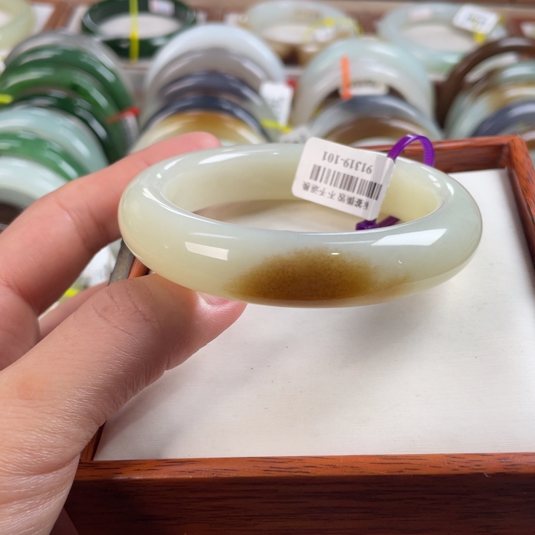 【闪购商品】和田玉手镯未镶嵌56.102