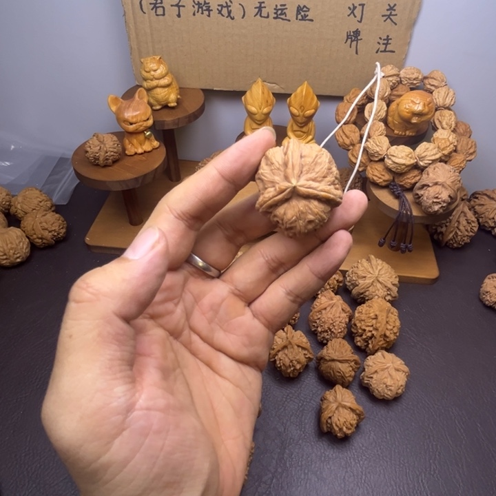 大***饼桃核吊坠元宝三棱有微黄