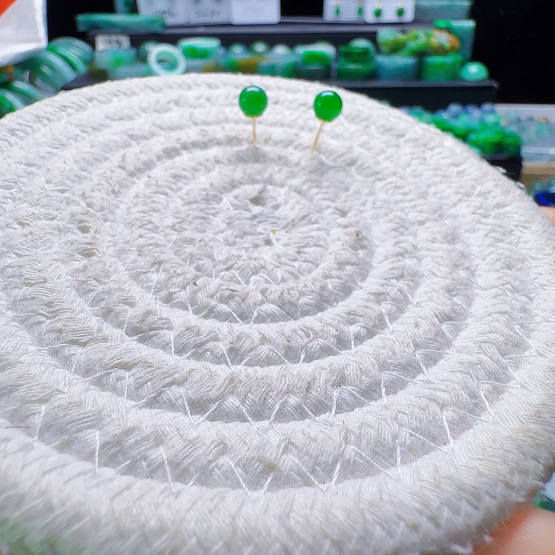 用***1翡翠18K金镶嵌耳钉