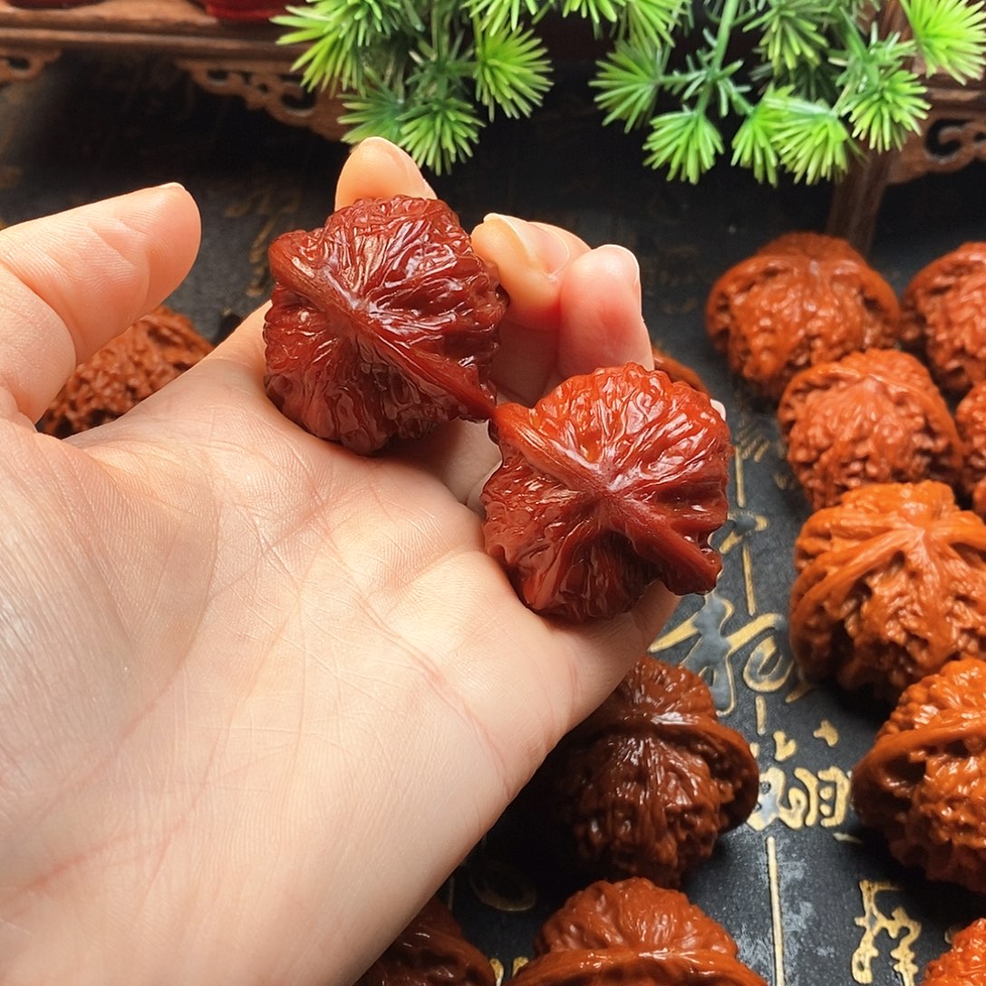 王***闹文玩核桃吊坠磨盘小闹