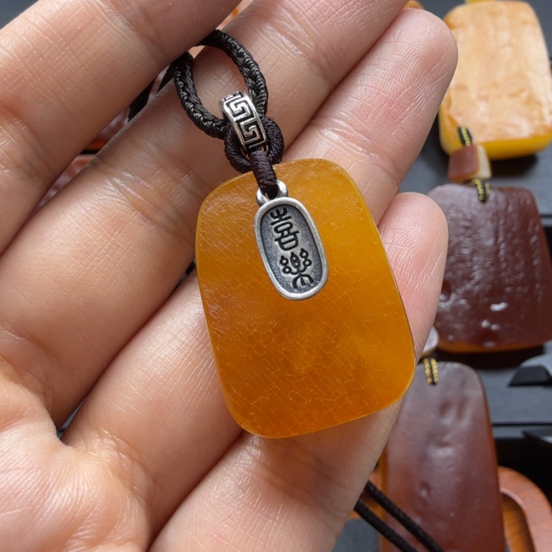 琥珀吊坠(赠链)未镶嵌