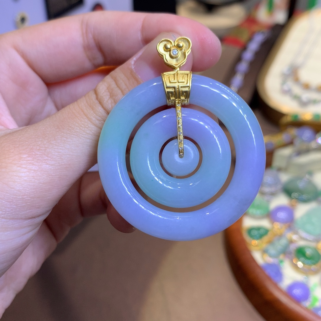 翡翠18K金镶嵌颈饰翡翠