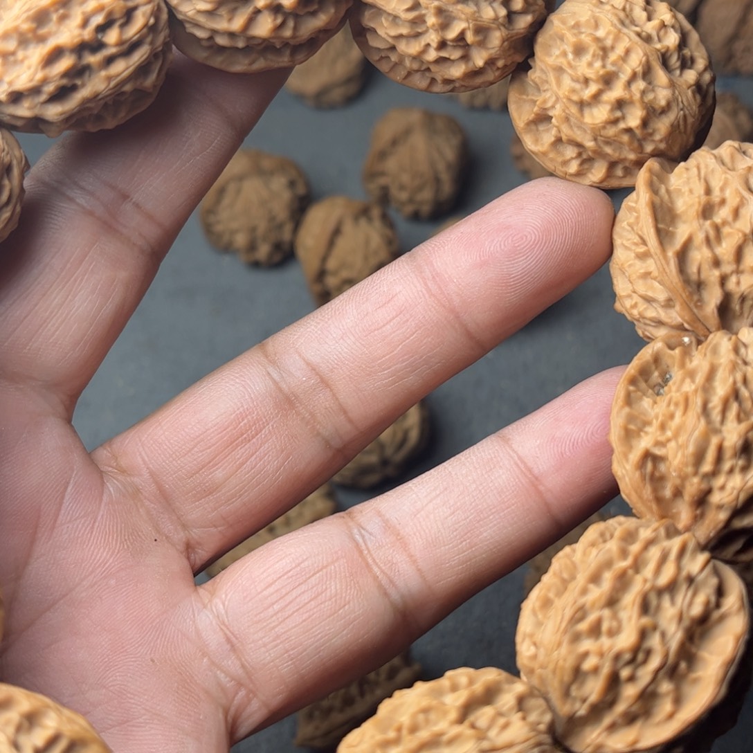 宗***介文玩核桃吊坠手持