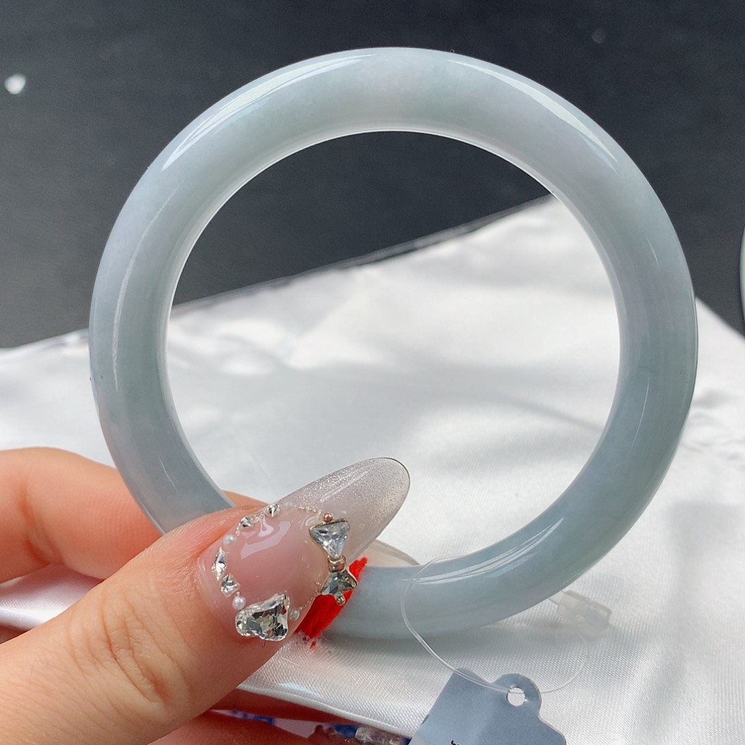 翡翠手镯未镶嵌18圆55